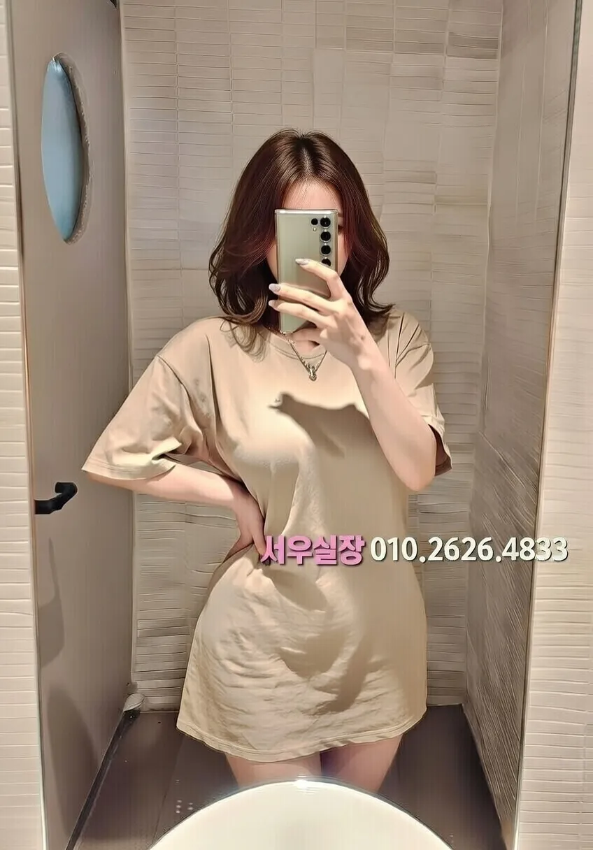 프리미엄 파트너 프로필 8 - 다양한 스타일의 매력적인 파트너